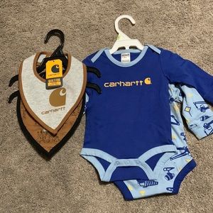 Boys 2 piece onesie set with 2 bibs